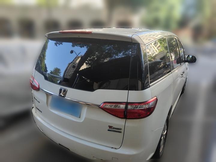 Luxgen 7 MPV 2016 2.0T Luxury photo 4