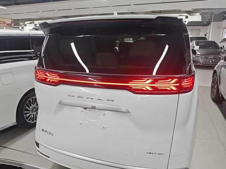 D9 2022 DM-i 970 AWD Flagship photo 3