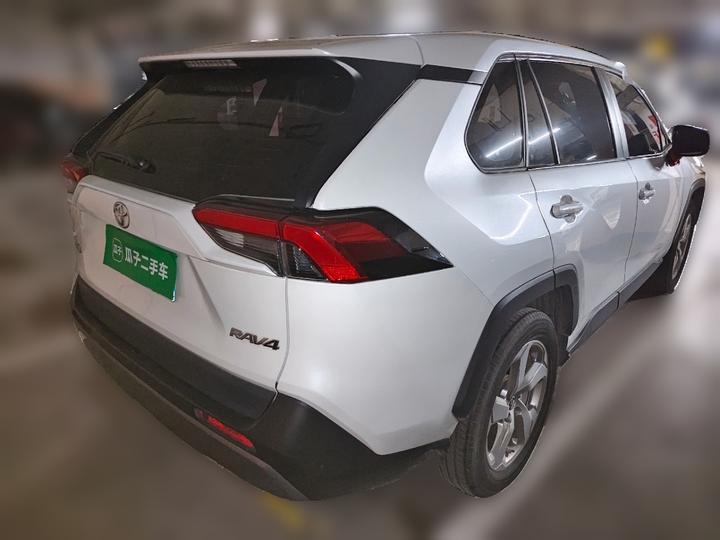 RAV4 2021 2.0L CVT RWD photo 4