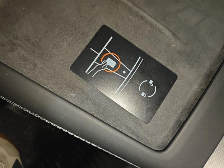 Model 3 2023 RWD photo 8