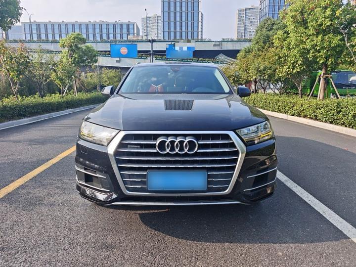 Q7 2019 55 TFSI Tech photo 2
