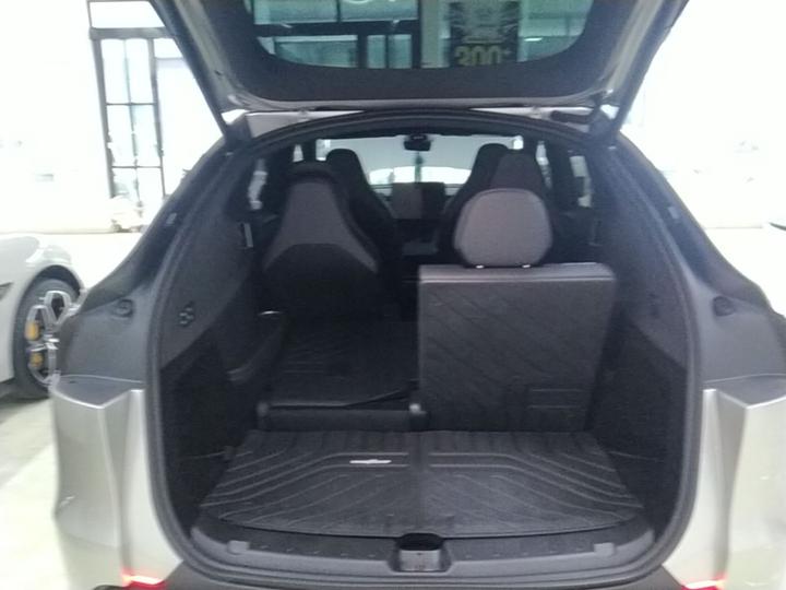 Model Y L 2025 Long Range AWD photo 8