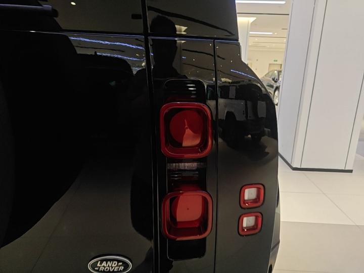 Defender 2025 110 3.0T P400 X-Dynamic HSE photo 7