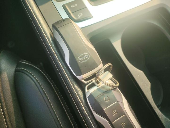 Tang 2018 2.0T AT Connected Noble 7-Seater China V photo 8