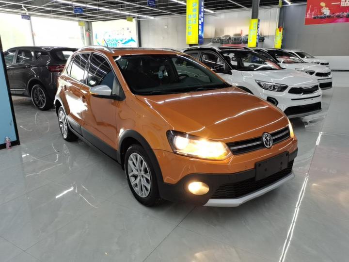 2016 1.6L Cross Polo AT photo 3