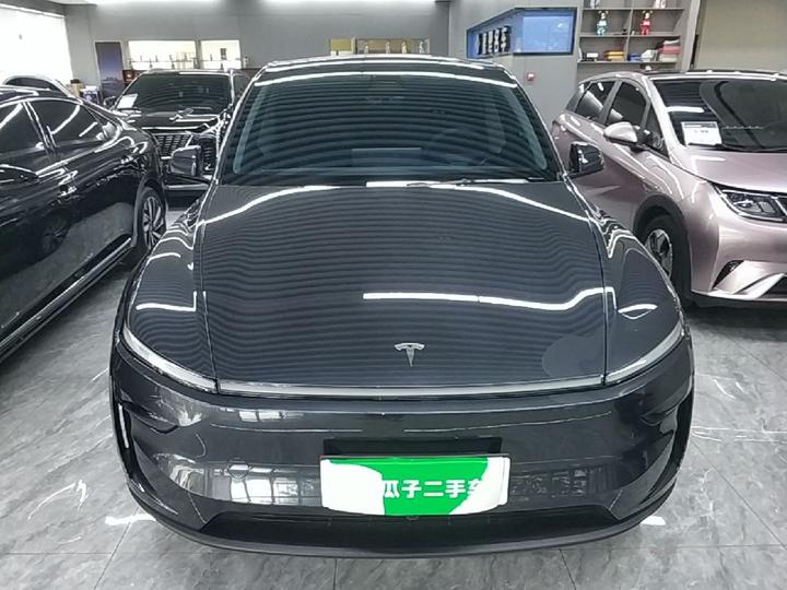 Model Y 2025 RWD photo 2