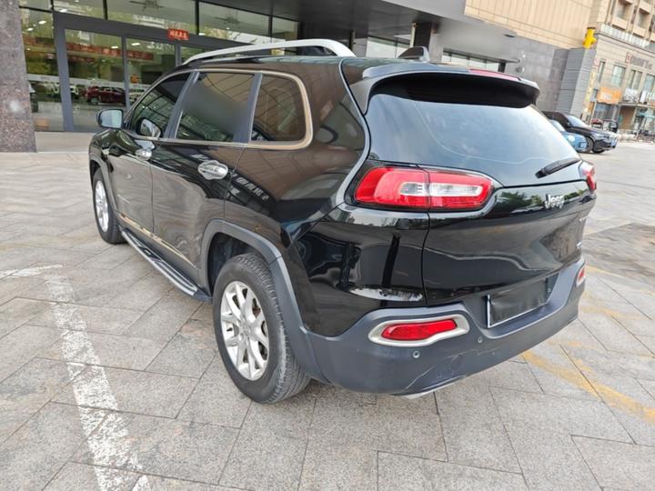 Cherokee 2016 2.4L Leading photo 4