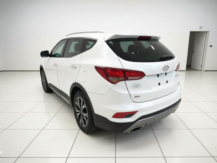 Santa Fe 2017 2.0T AT AWD Smart 7-Seater photo 4