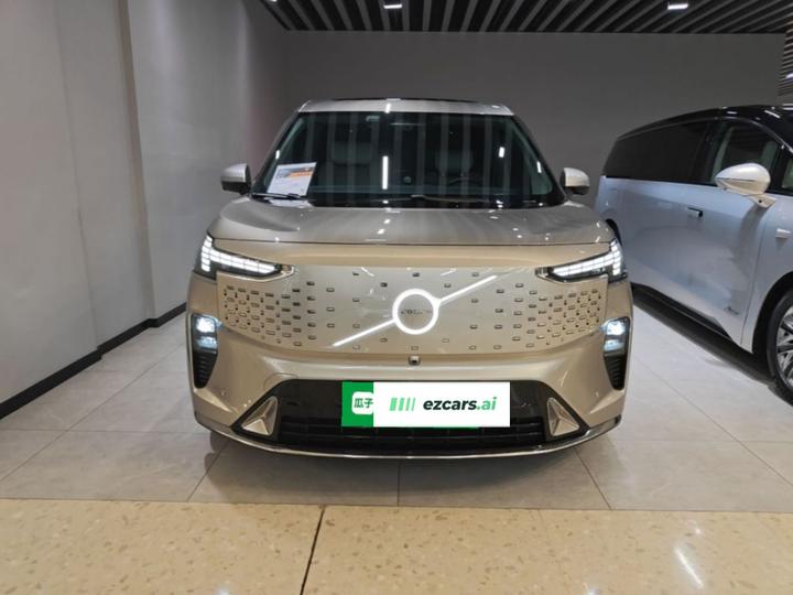 EM90 2025 Ultra 6-Seater photo 2