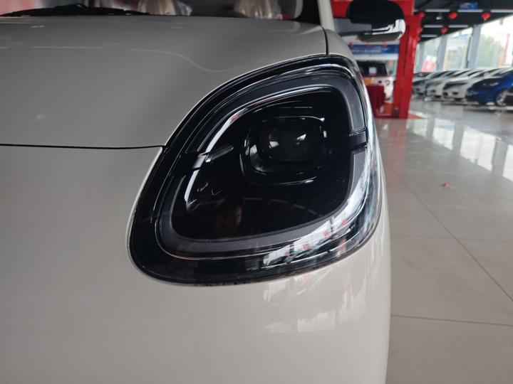 Hongguang MINIEV 2025 4th Gen 4-Door photo 7