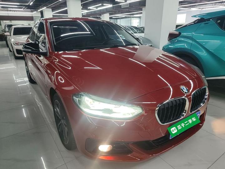 1 Series 2018 118i Sport photo 3