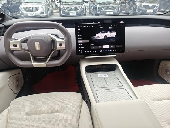 12 2024 Facelift 700 RWD photo 5
