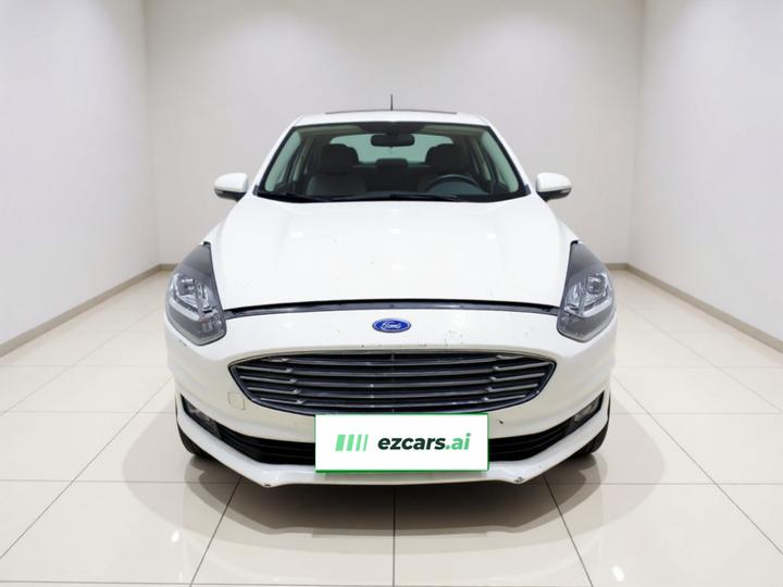 Escort 2019 1.5L AT photo 2