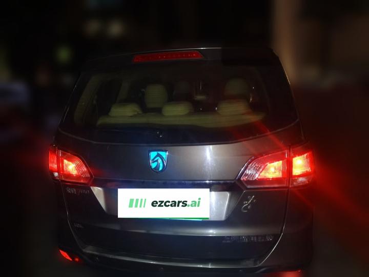 730 2015 1.8L MT Comfort ESP 7-Seater photo 3
