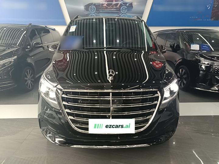 V-Class 2024 V 300 L Long Wheelbase Luxury photo 2