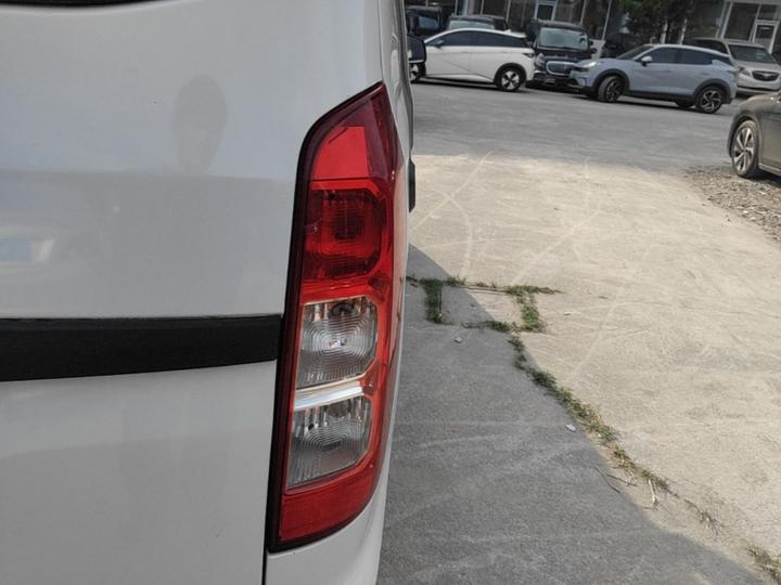 Wuling Hongguang V 2021 1.5L LAR photo 7