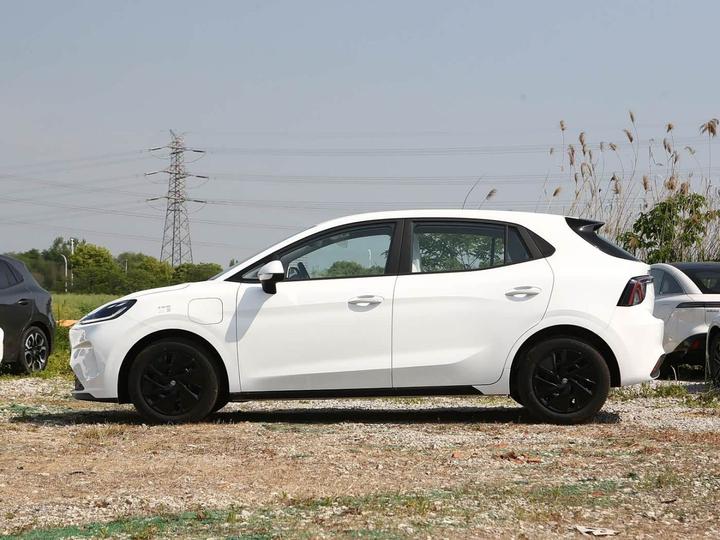 MG4 EV 2026 Facelift 437 photo 3