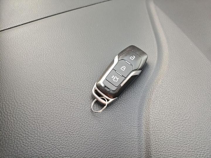 Edge 2016 EcoBoost 245 AWD 7-Seater photo 8