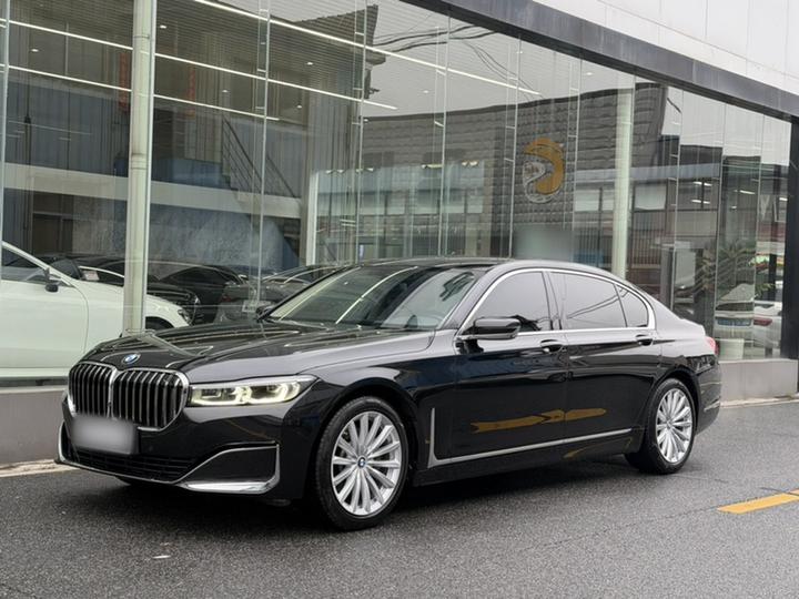 7 Series 2021 730Li Luxury photo 3