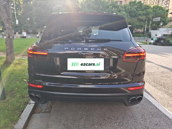 2016 Cayenne Platinum Edition 3.0T photo 3