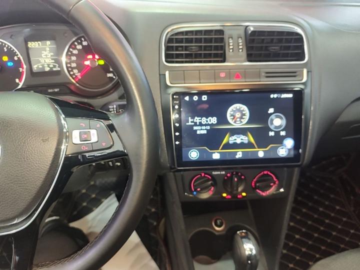 Polo 2016 1.6L AT Comfort photo 8