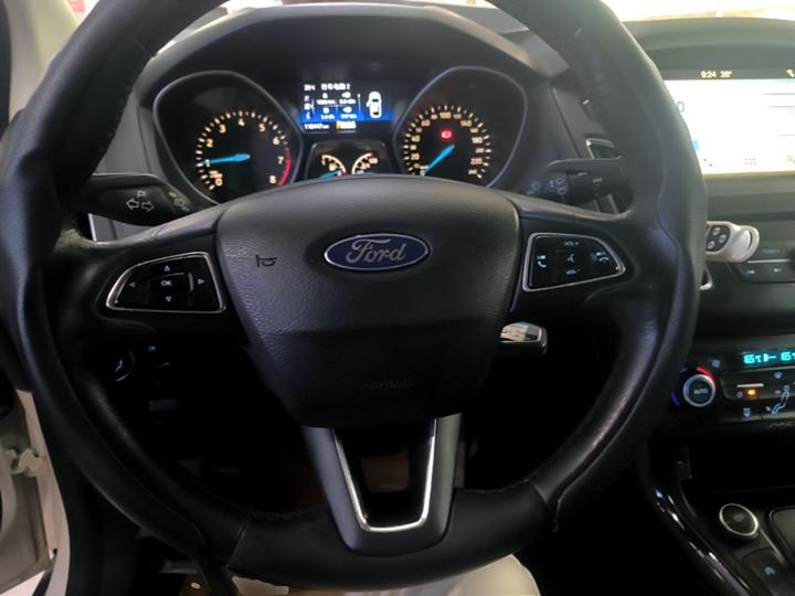 Focus 2017 Sedan EcoBoost 180 AT Elite photo 2