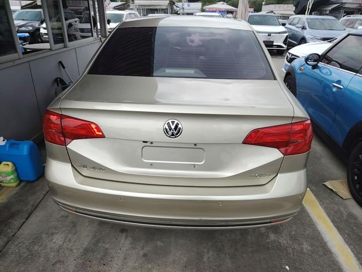 Bora 2016 1.6L AT Comfort photo 3