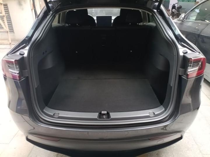 Model Y 2024 RWD photo 8