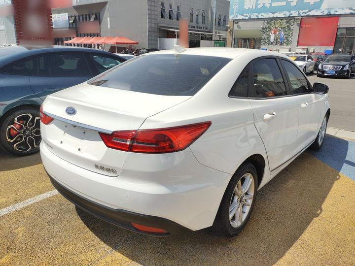 Escort 2019 1.5L MT photo 4