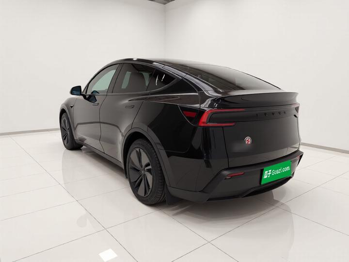 Model Y 2025 RWD photo 4