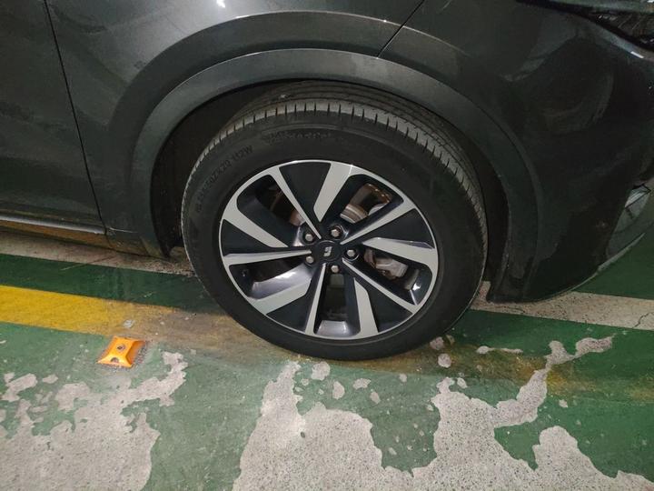 Li Auto ONE 2021 EREV 6-Seater photo 8