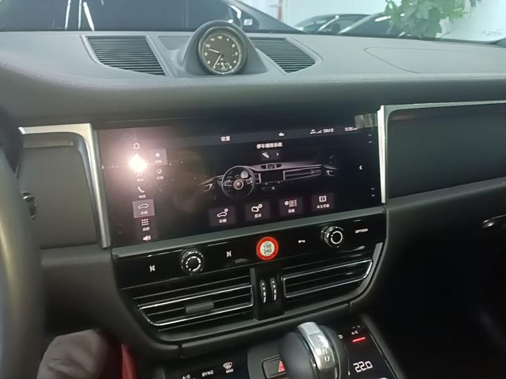 2022 Macan 2.0T photo 4