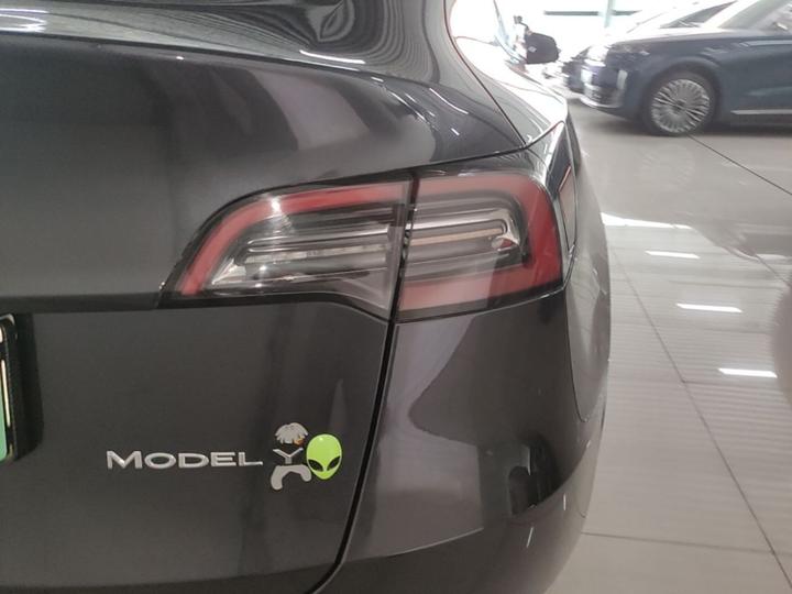 Model Y 2024 Long Range AWD photo 7