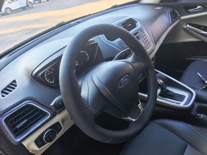 Escort 2015 1.5L AT Comfort photo 6