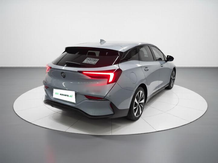 6 2020 PHEV photo 5