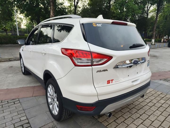 Kuga 2015 1.5L GTDi RWD photo 4