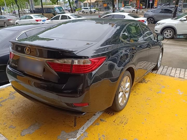 ES 2014 300h Elite photo 4