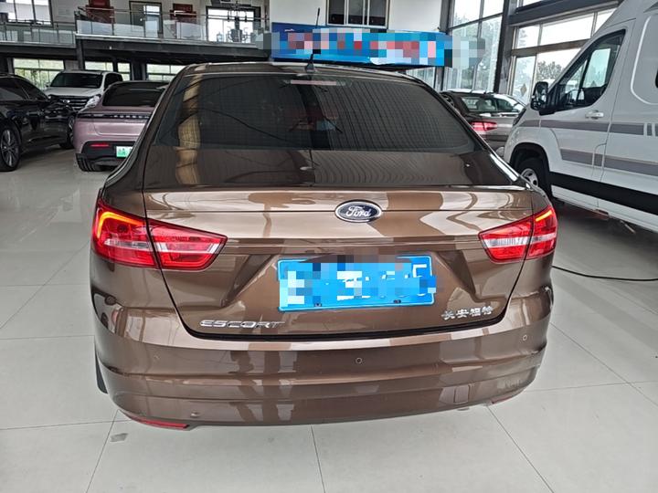 Escort 2015 1.5L AT Comfort photo 3