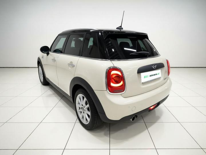 2019 1.5T ONE 5-Door photo 4