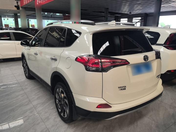 RAV4 2016 2.5L AT AWD Elite photo 4