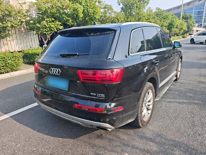 Q7 2019 55 TFSI Tech photo 4