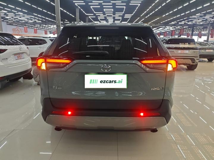 RAV4 2023 2.0L CVT RWD Plus photo 3