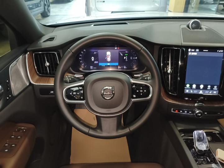 XC60 EV 2024 T8 PHEV Long Range AWD Luxury photo 6