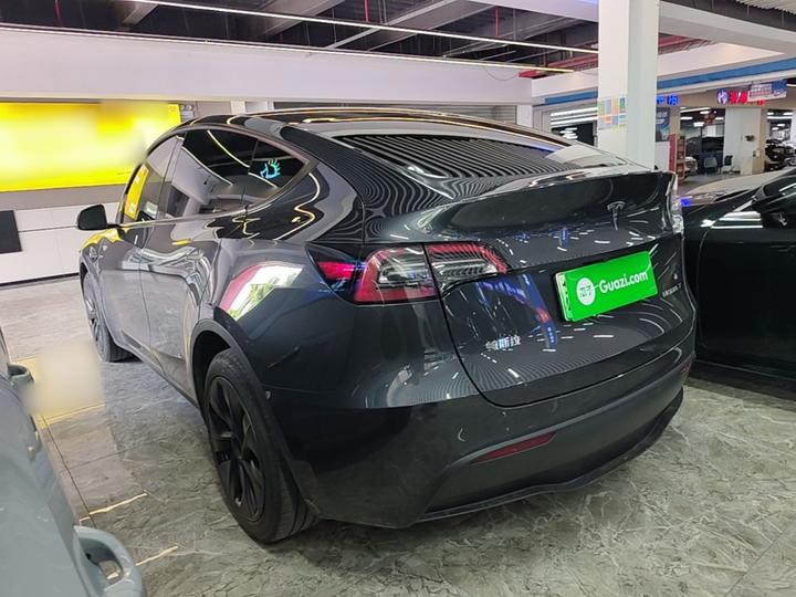 Model Y 2024 RWD photo 4