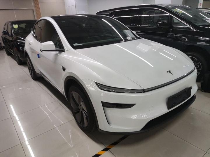 Model Y 2026 RWD photo 3