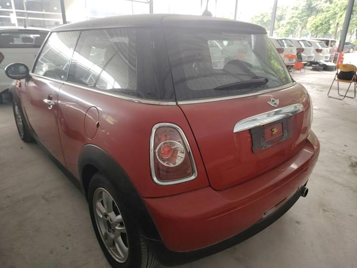 2011 1.6L ONE photo 4