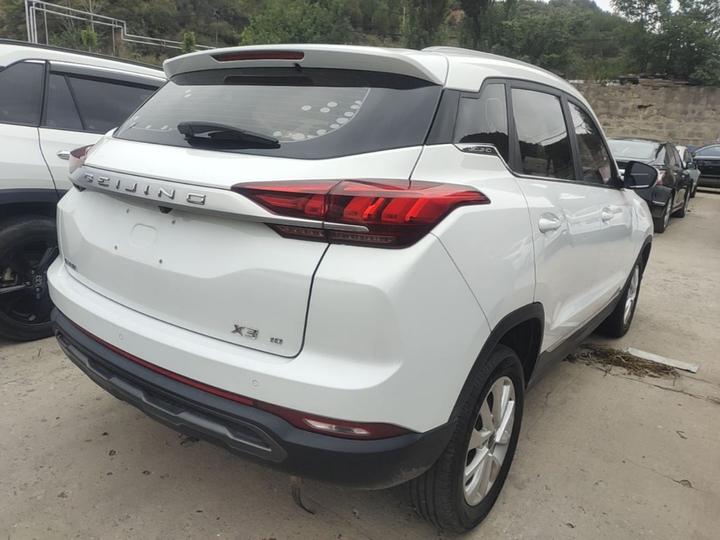 BAIC X3 2019 1.5T MT Honor photo 6