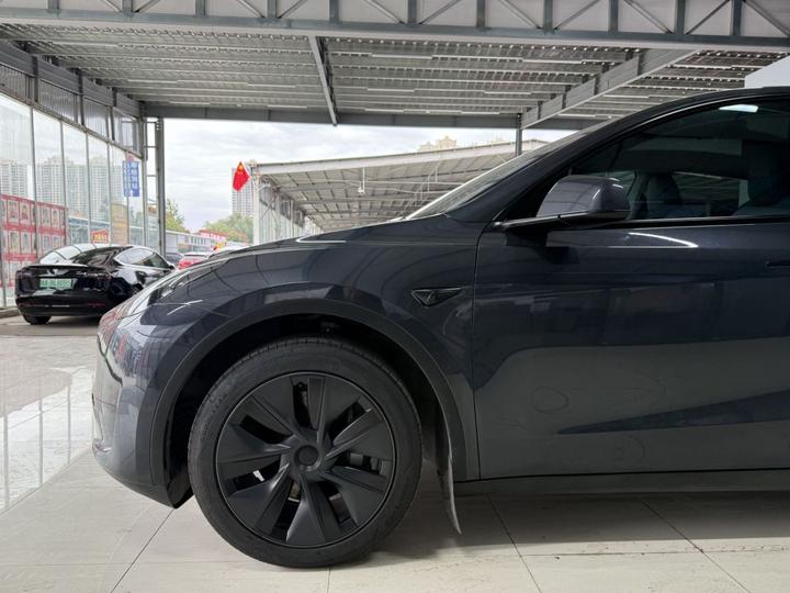 Model Y 2024 RWD photo 7