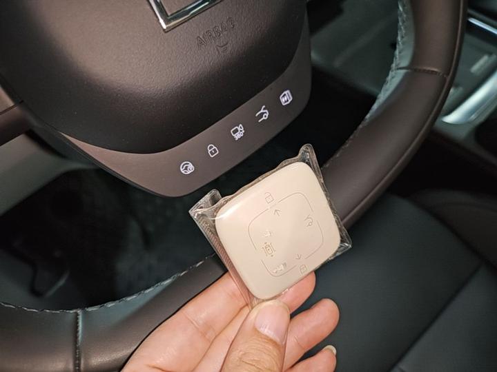 007 2025 RWD ADAS 75kWh photo 8
