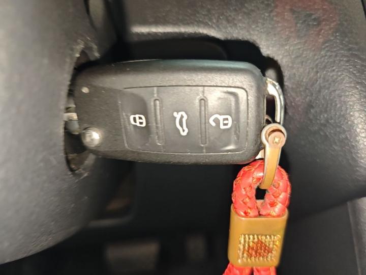 Polo 2016 1.6L AT Comfort photo 8